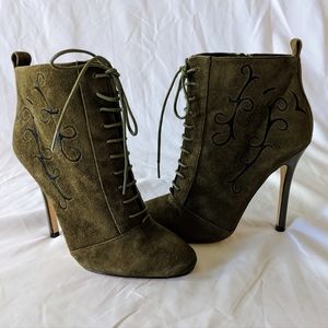 Charles David Green Suede Short Boots W/Front Laces & Side Zip  Women's Size 5